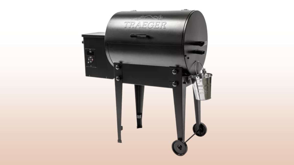 Traeger tailgater 20 isolated