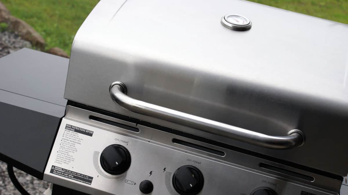 Should You Grill with the Lid Up or Down?